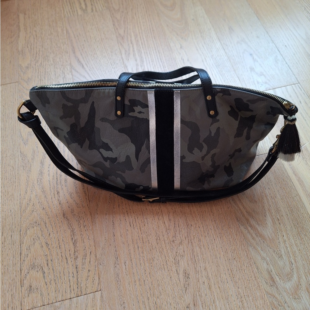 Kempton & Co handbag very gently used. Can share more pics upon demand.